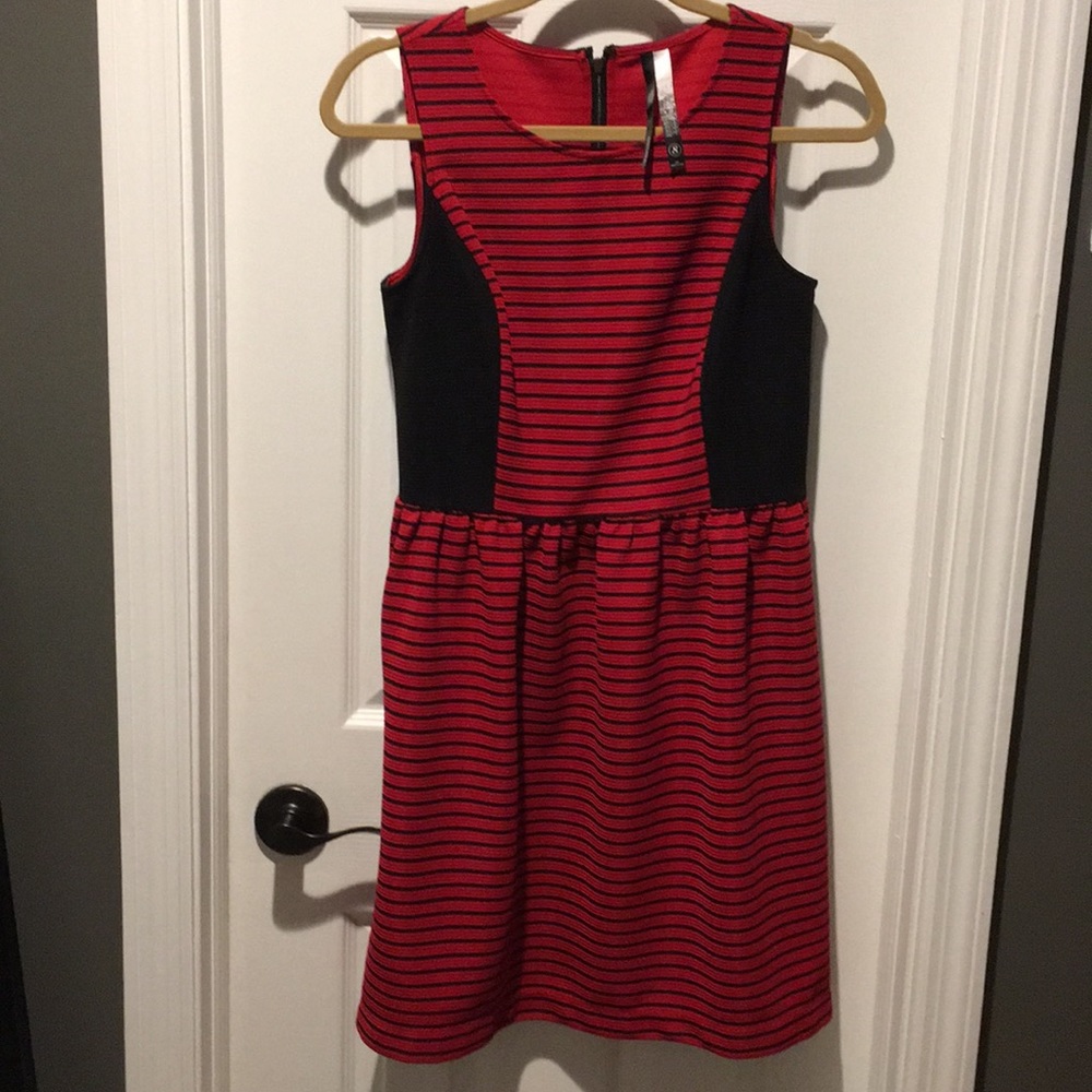 $5 in $25 bundle Kenzie red and black dress size S